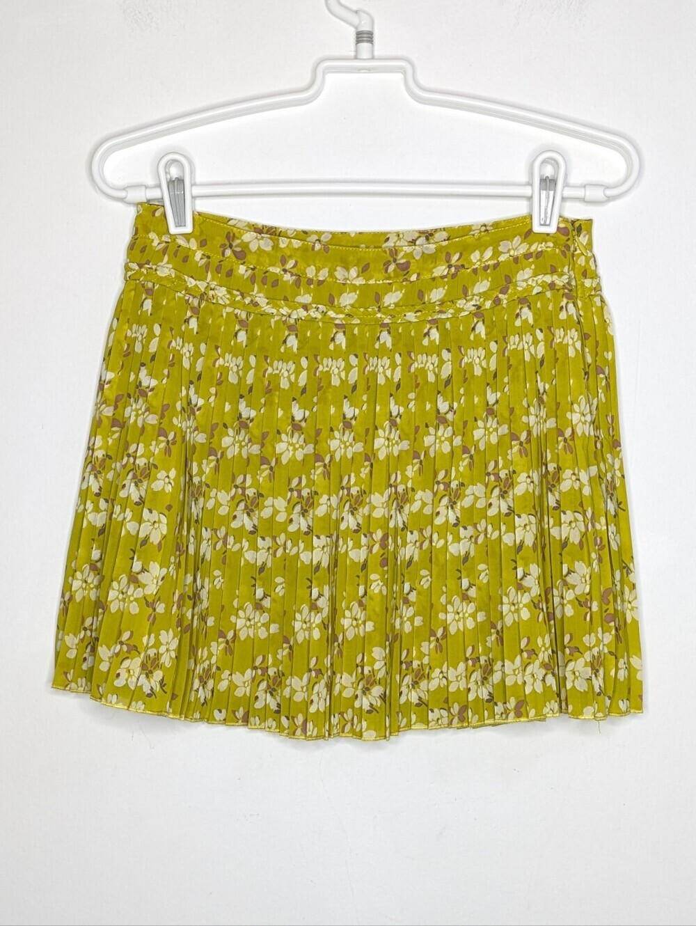 NWT American Eagle Outfitters Yellow Cream Pleated Chiffon Floral Mini Skirt 0